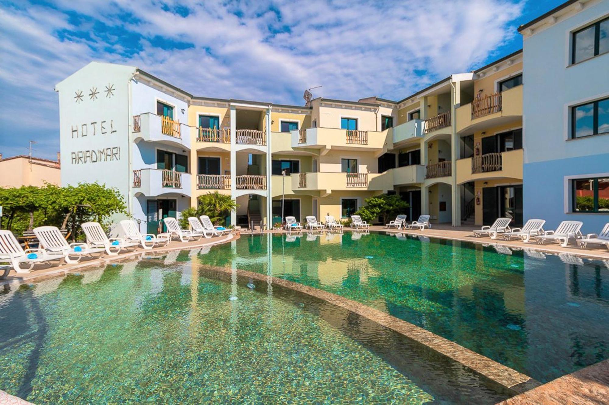 ואלדוריה Hotel Ariadimari מראה חיצוני תמונה